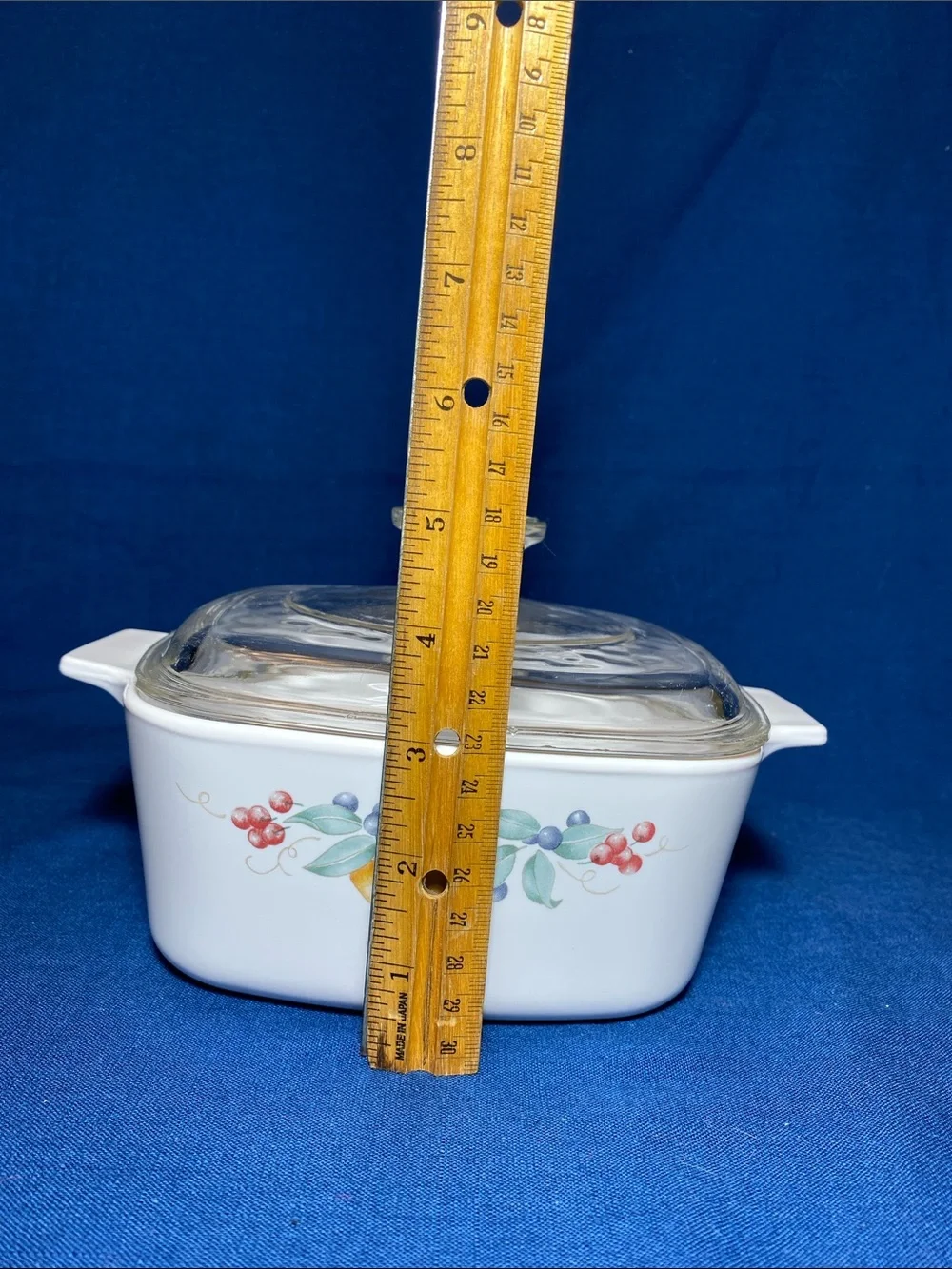 Corningware Vintage 1.5 liter Casserole A-1.5L in Abundance pattern with lid